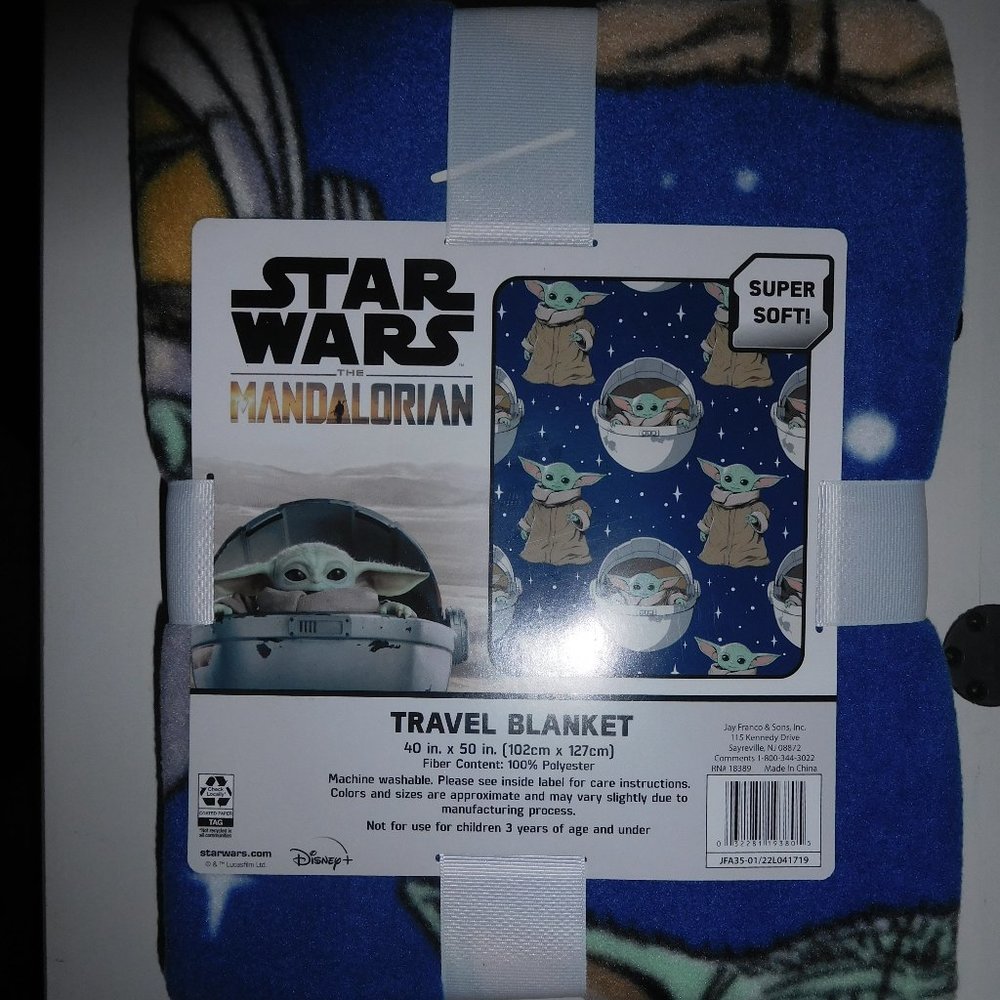 Disney Star Wars "The Mandalorian" the child baby yoda travel blanket